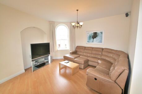 3 bedroom  flat to rent, Available from 08/02/2024
