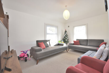 2 bedroom  flat to rent, Available from 08/01/2024