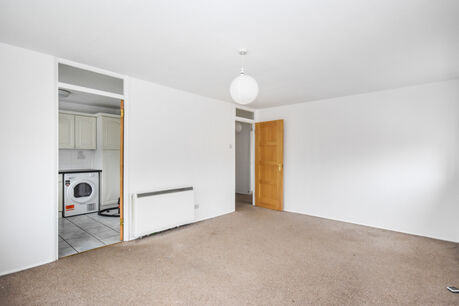 2 bedroom  flat to rent, Available from 15/04/2024
