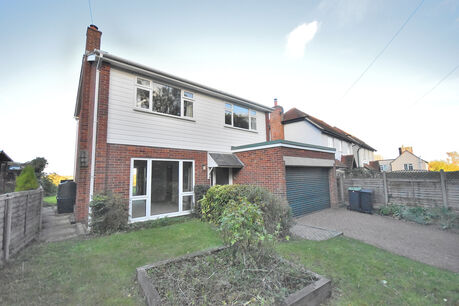 4 bedroom detached house to rent, Available from 16/12/2023