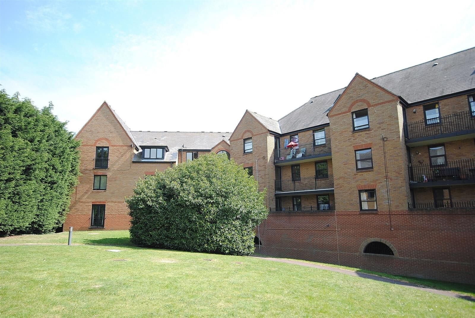 2 bedroom  flat to rent, Available from 14/03/2024 Fitzwalter Place, Chelmsford Road, CM6, main image