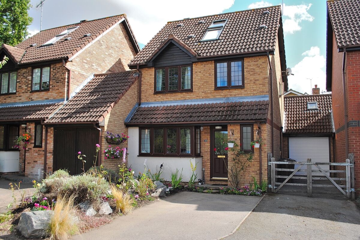 4 bedroom detached house for sale Squires Close, CM23, main image