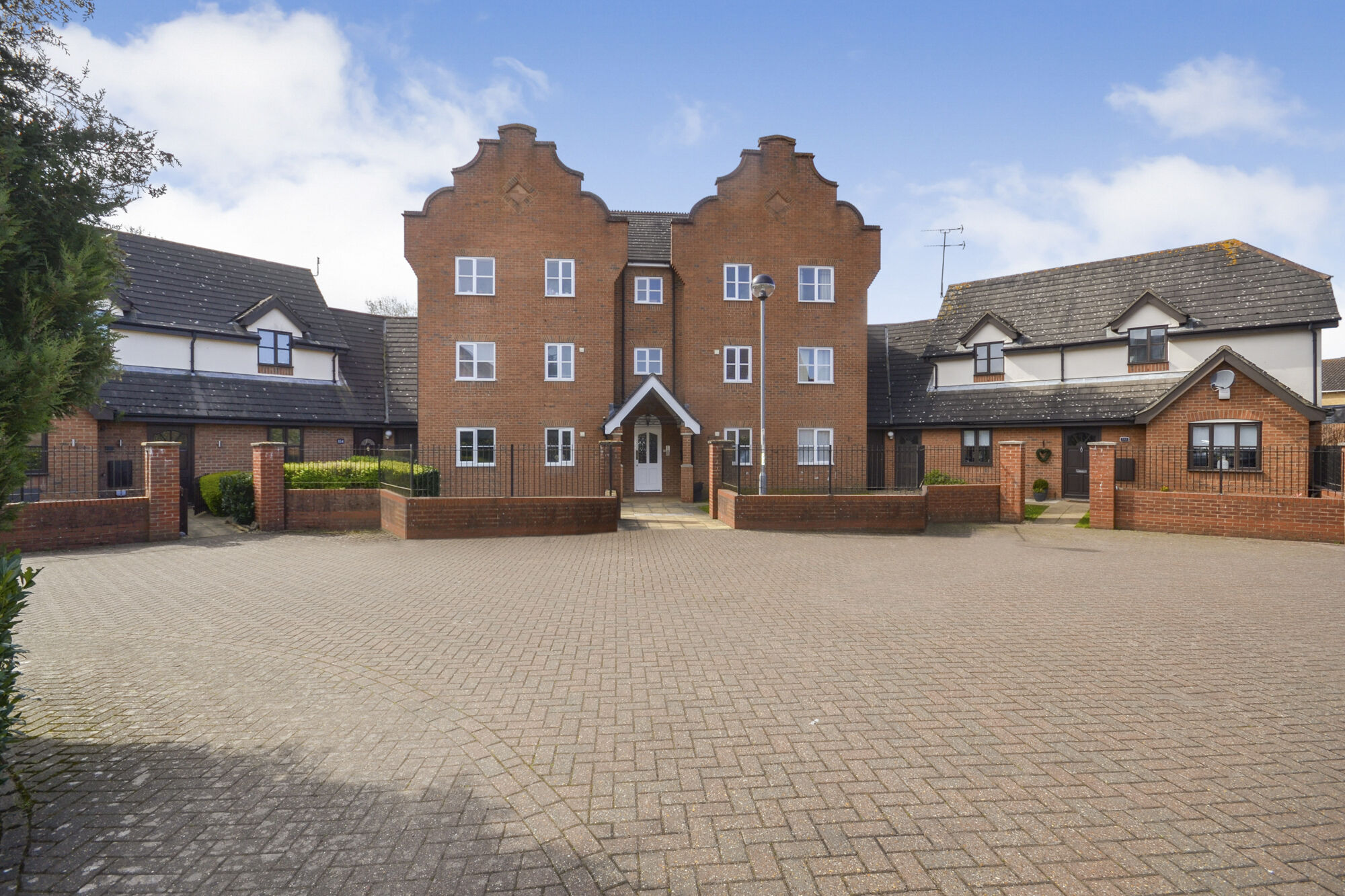 2 bedroom  flat to rent, Available from 09/03/2024 Aynsley Gardens, Church Langley, CM17, main image