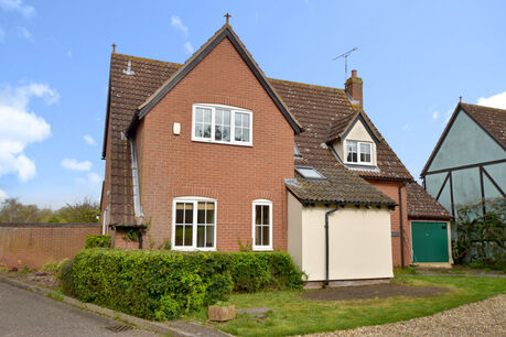 4 bedroom detached house to rent, Available from 01/04/2024