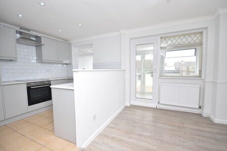 3 bedroom mid terraced house to rent, Available from 30/04/2024