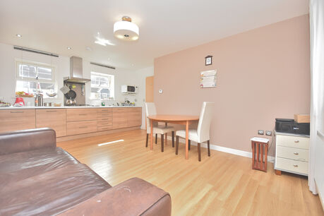 2 bedroom  flat to rent, Available from 20/05/2024
