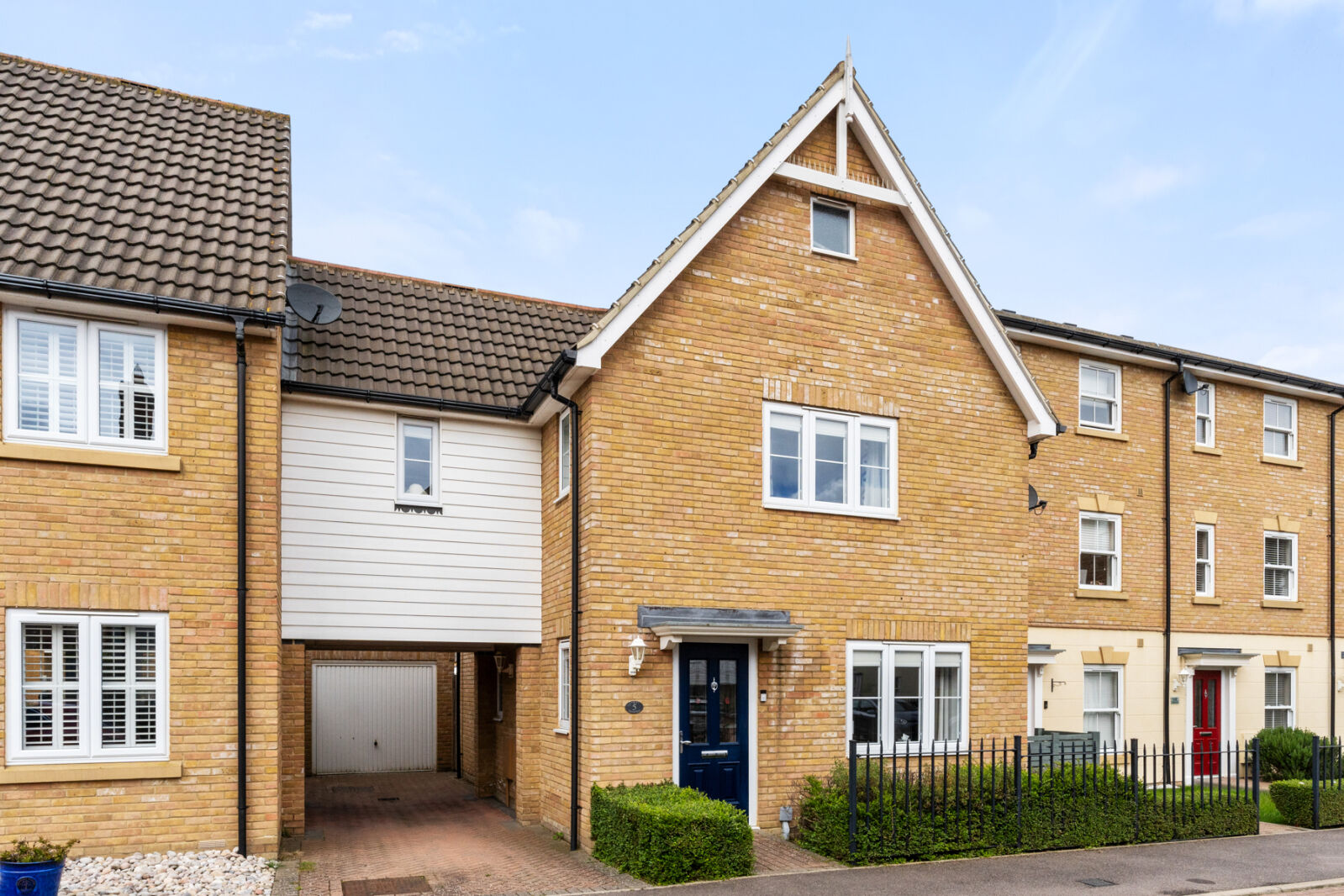 3 bedroom link detached house for sale Almond Road, Dunmow, CM6, main image