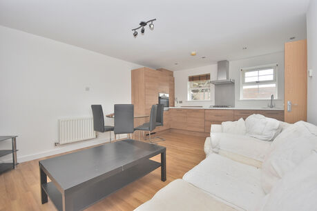 2 bedroom  flat to rent, Available from 08/05/2024
