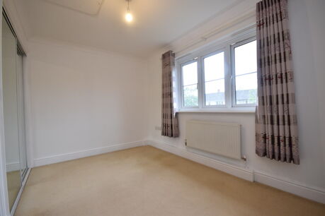 2 bedroom mid terraced house to rent, Available from 23/05/2024
