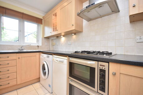 2 bedroom mid terraced house to rent, Available from 23/05/2024