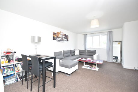 2 bedroom  flat to rent, Available from 29/06/2024